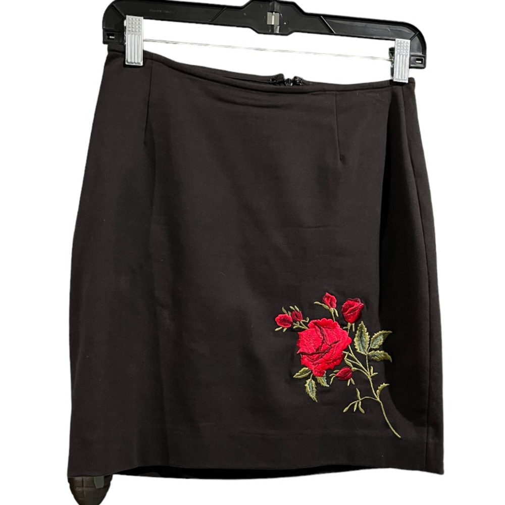Vintage 90’s mini skirt black with rose embroidery size S